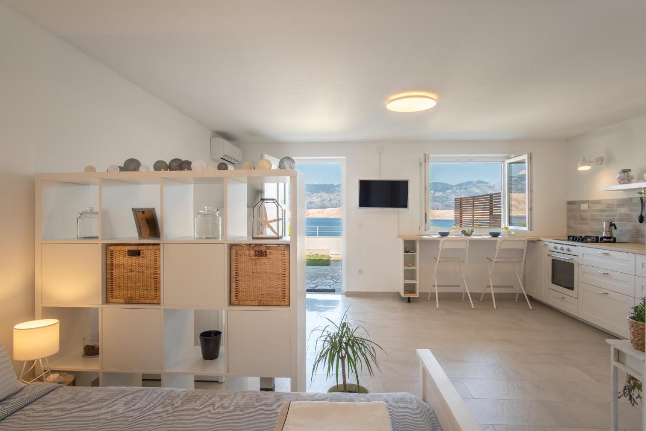 פג A White Cliffside Studio מראה חיצוני תמונה